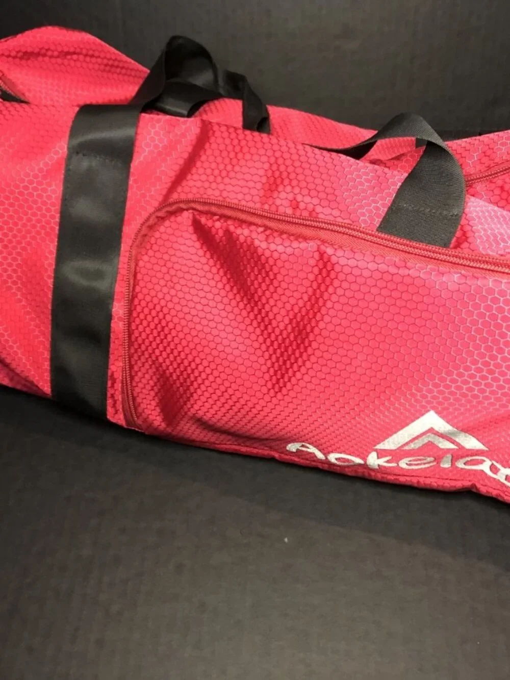 NWOT Small Red Duffel Travel Gym Carry On Bag With Shoulder Strap 9